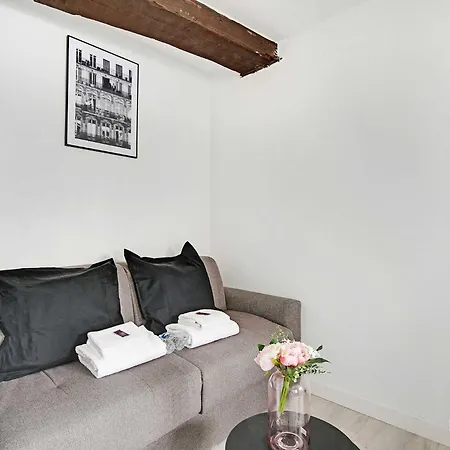Lovely In The Heart Of The Marais *